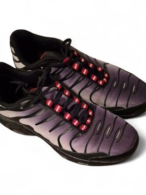 Source Unknown Gradient Purple Athletic Shoes with Black Trim and Red Accents